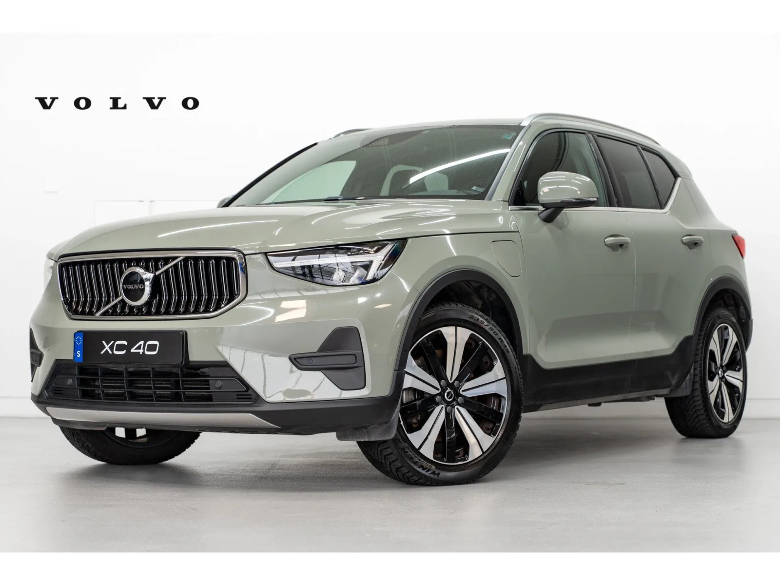 Volvo XC40 (2023) — foto 1