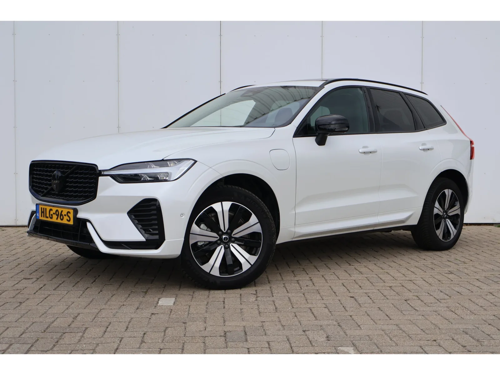 Volvo XC60 (2025) — foto 1