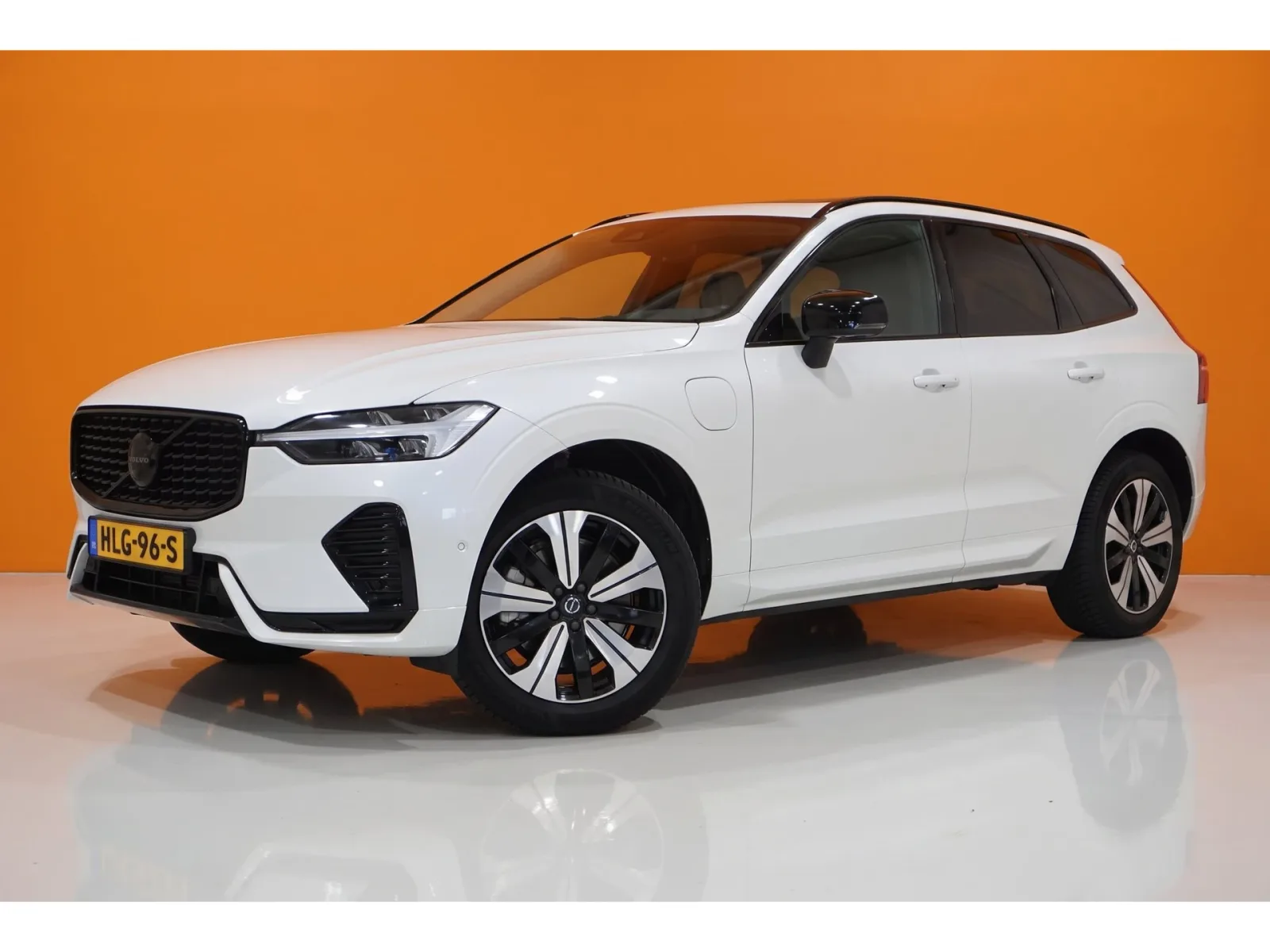 Volvo XC60 (2025) — foto 1