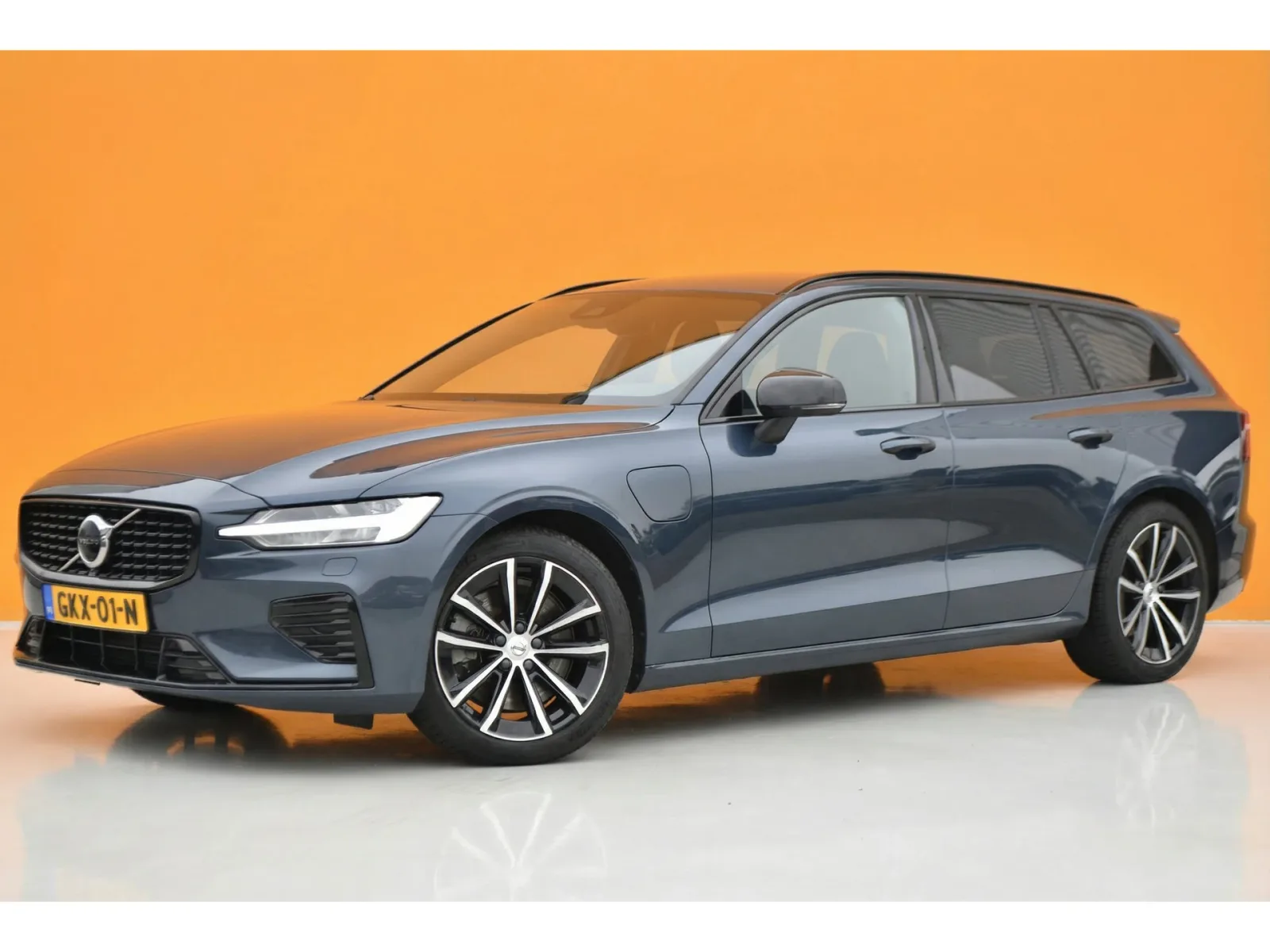 Volvo V60 (2023) — foto 1
