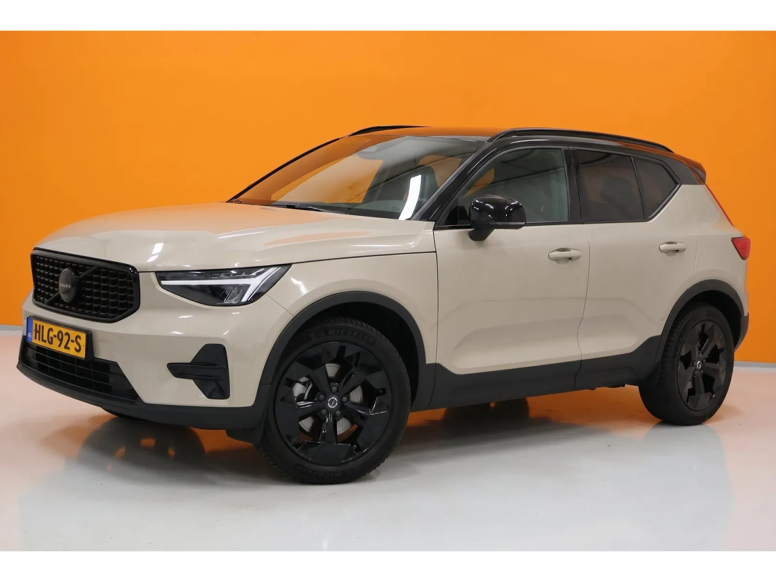 Volvo XC40 (2025) — foto 1