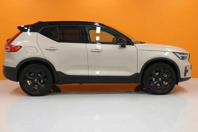 Volvo XC40 (2025)