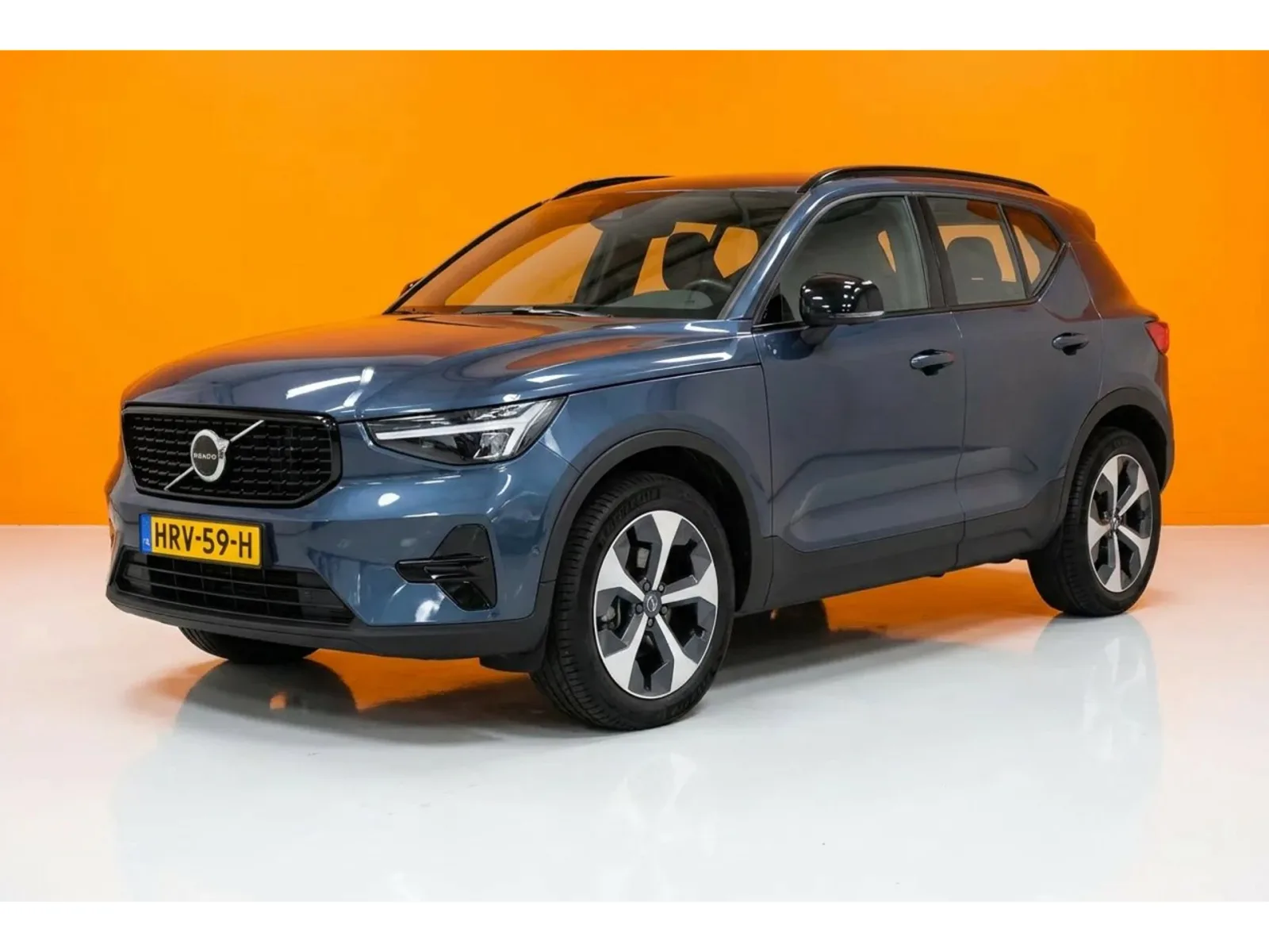 Volvo XC40 (2025) — foto 1