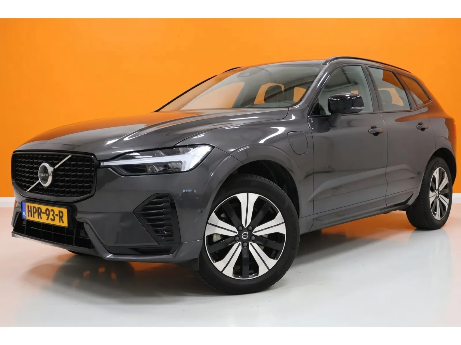 Volvo XC60 (2025) — foto 1