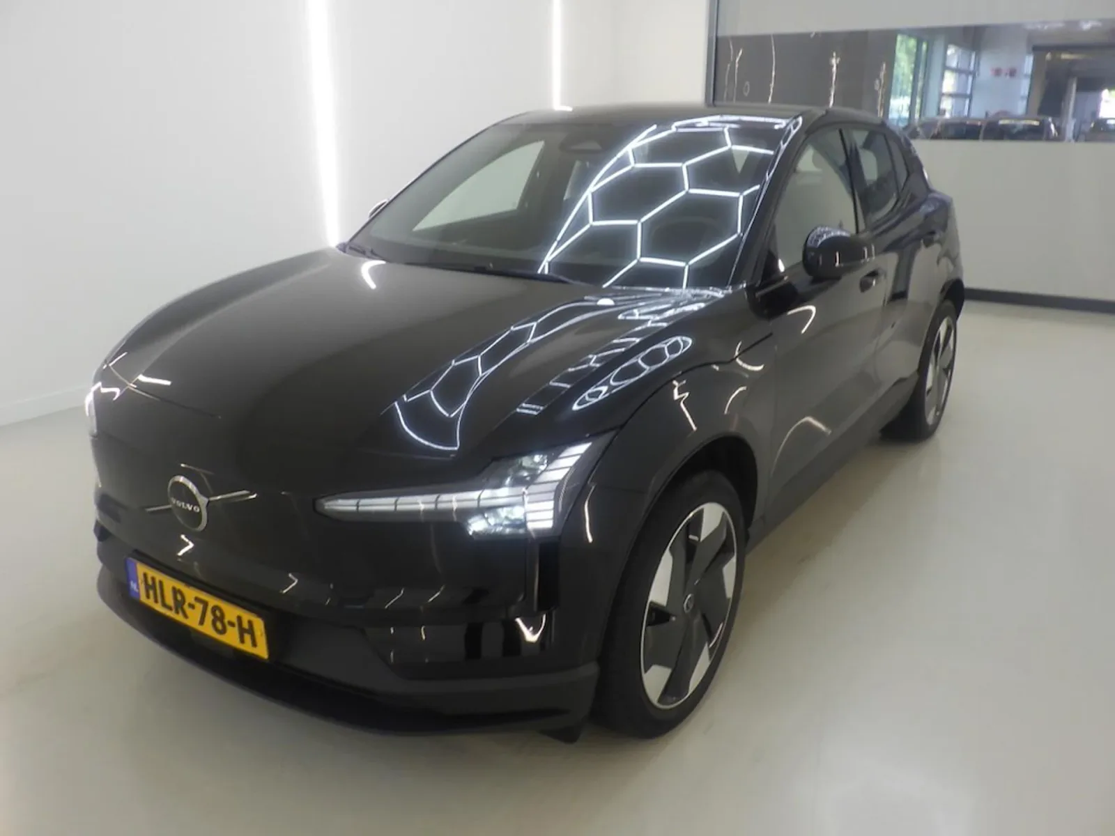 Volvo EX30 (2025) — foto 1