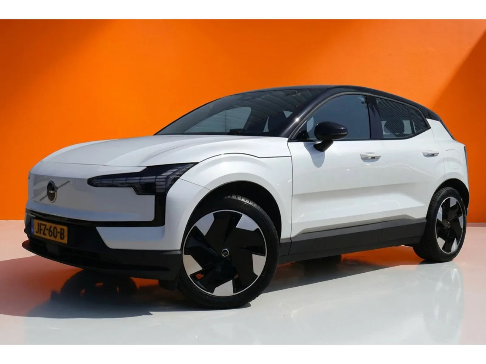 Volvo EX30 (2025) — foto 1