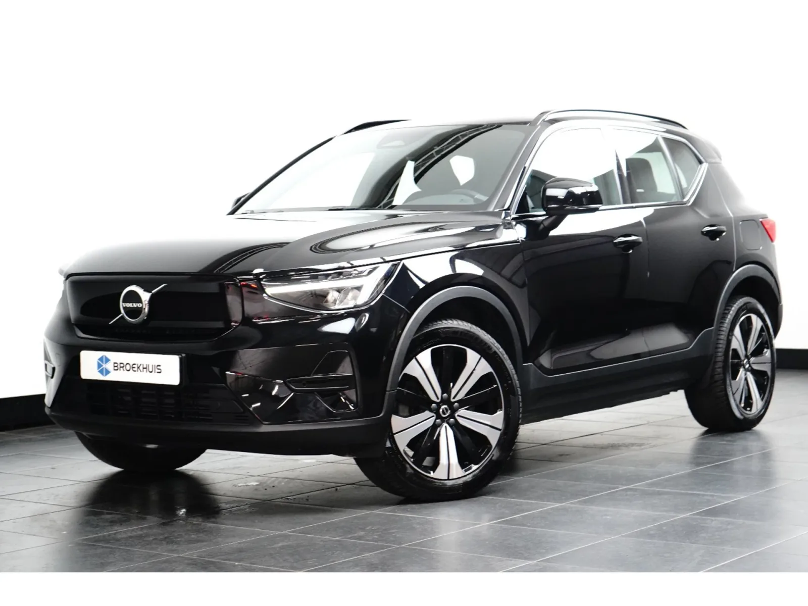 Volvo XC40 (2023) — foto 1