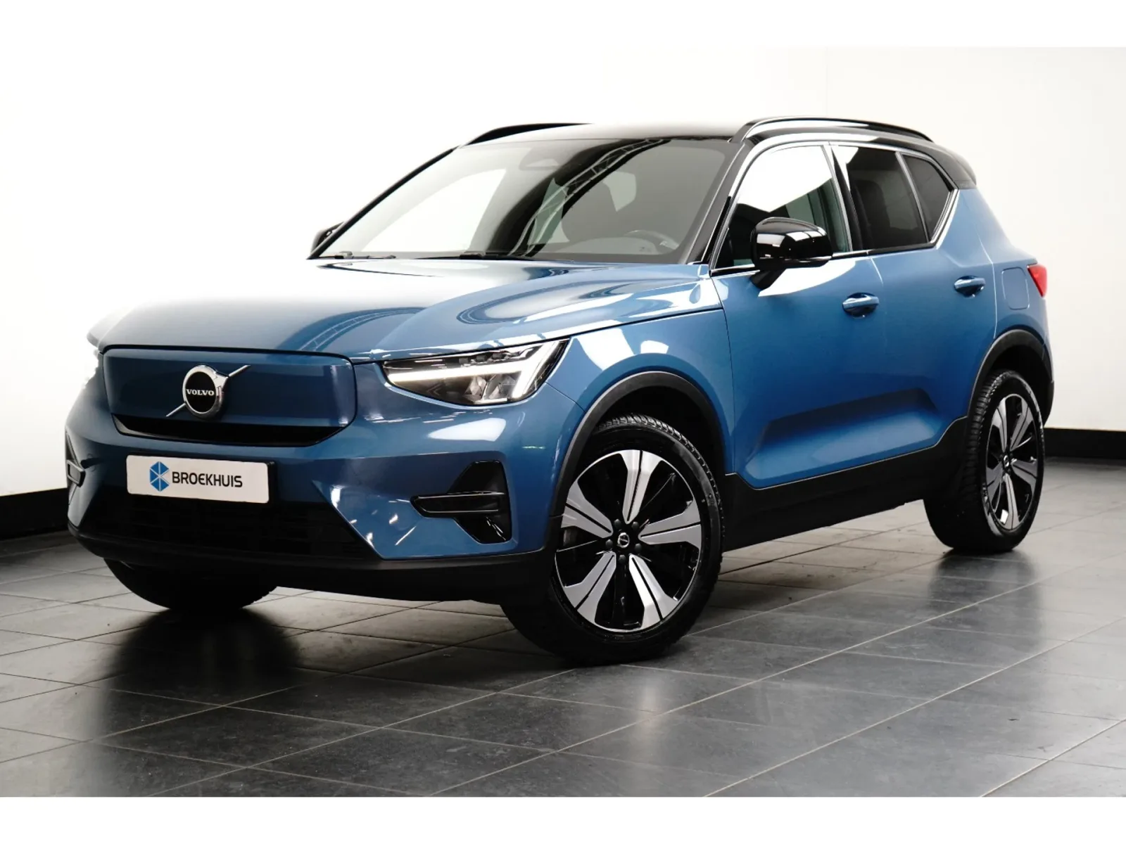 Volvo XC40 (2023) — foto 1