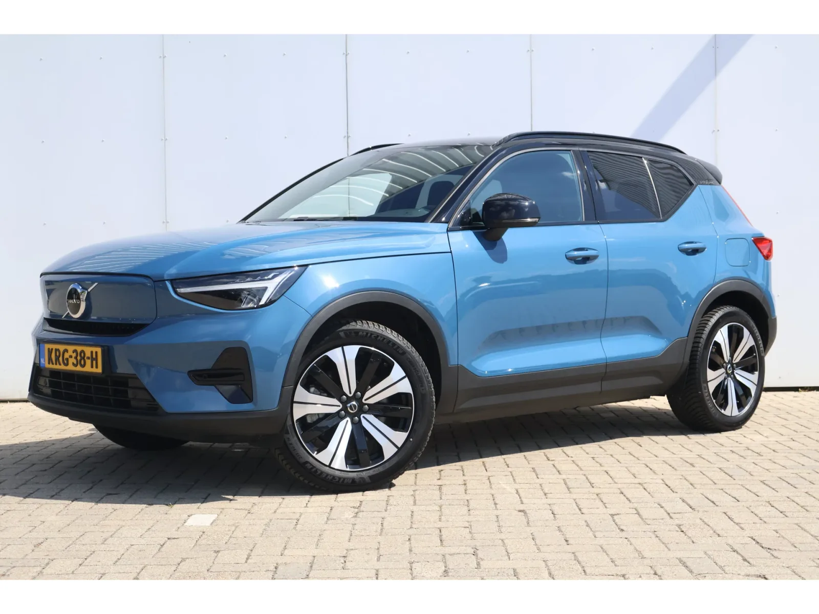 Volvo XC40 (2023) — foto 1