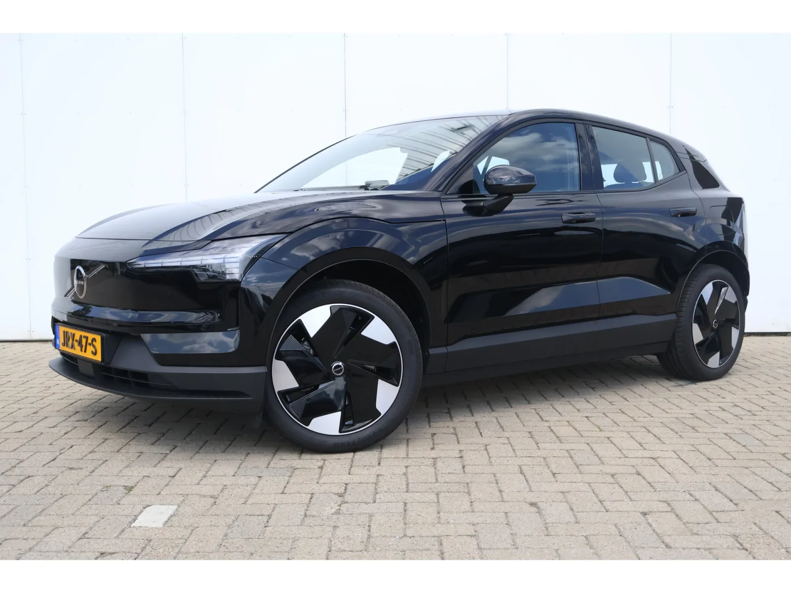 Volvo EX30 (2025) — foto 1