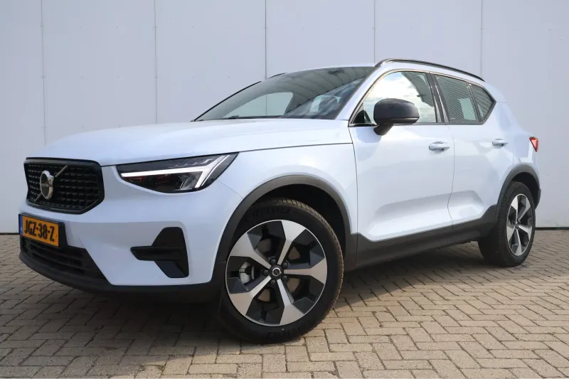 Volvo XC40 (2025)