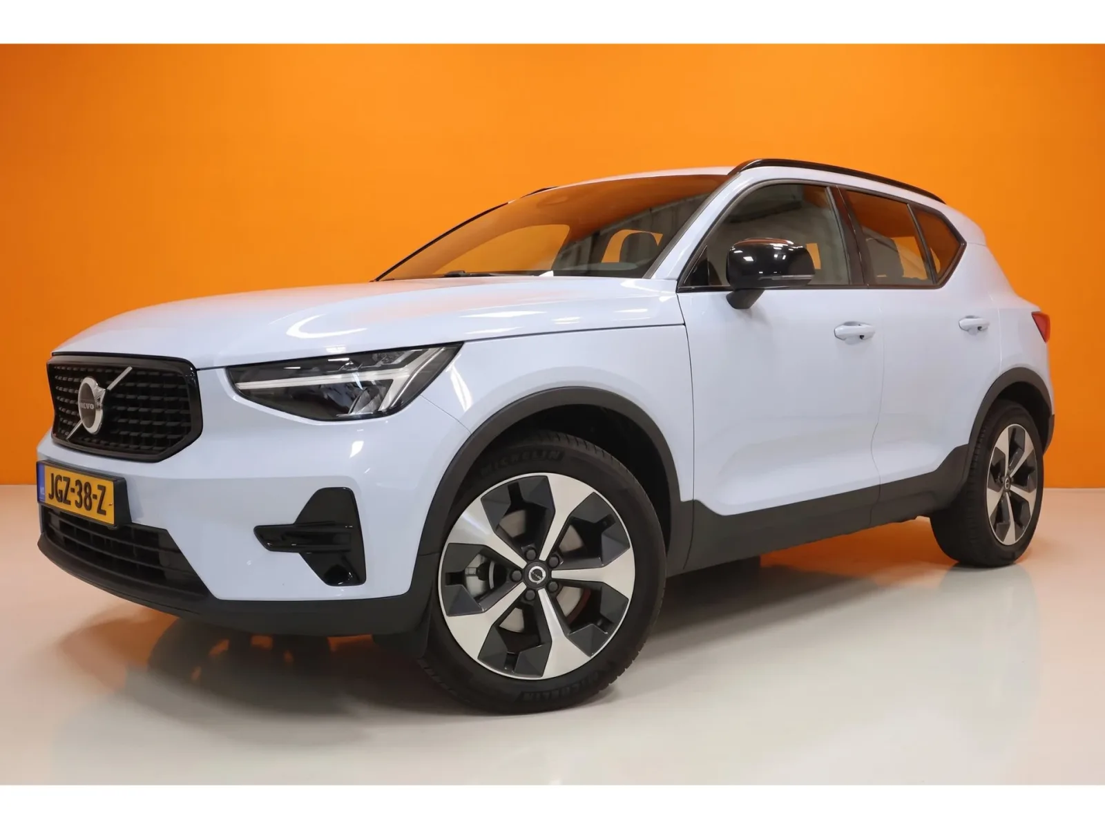 Volvo XC40 (2025) — foto 1