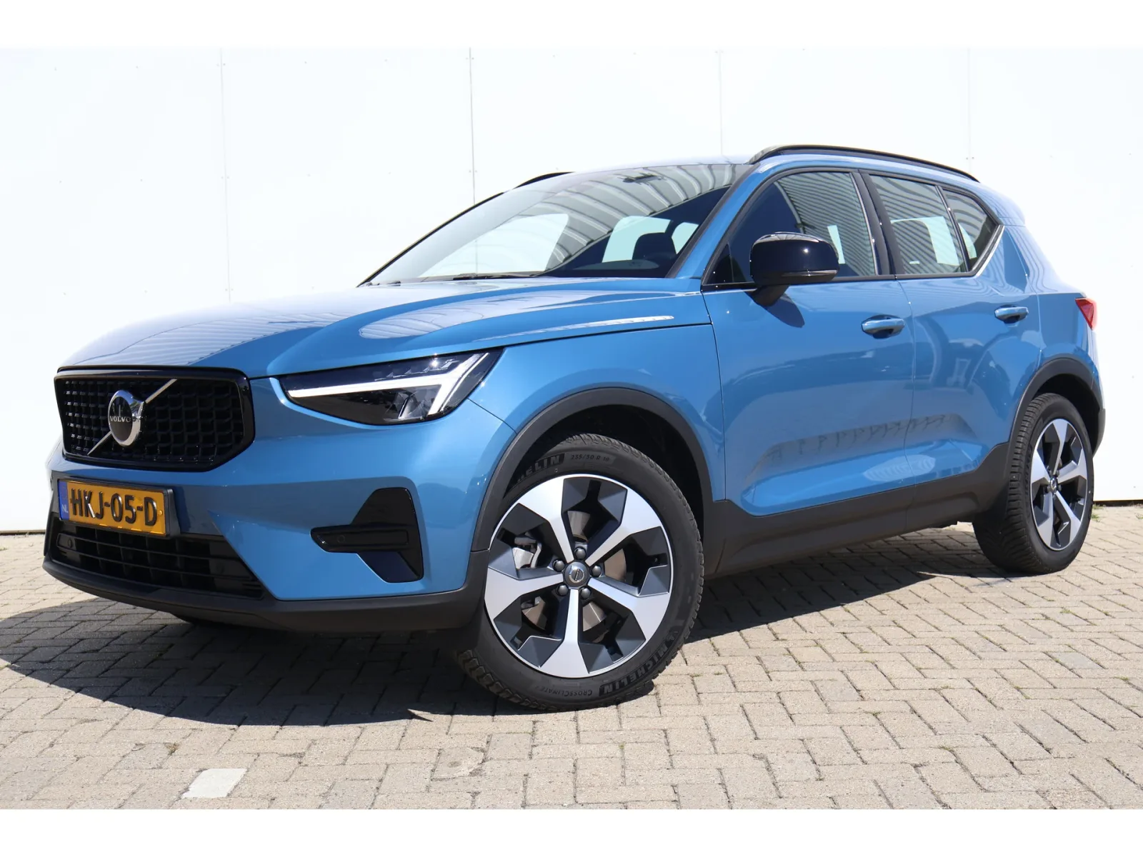 Volvo XC40 (2025) — foto 1