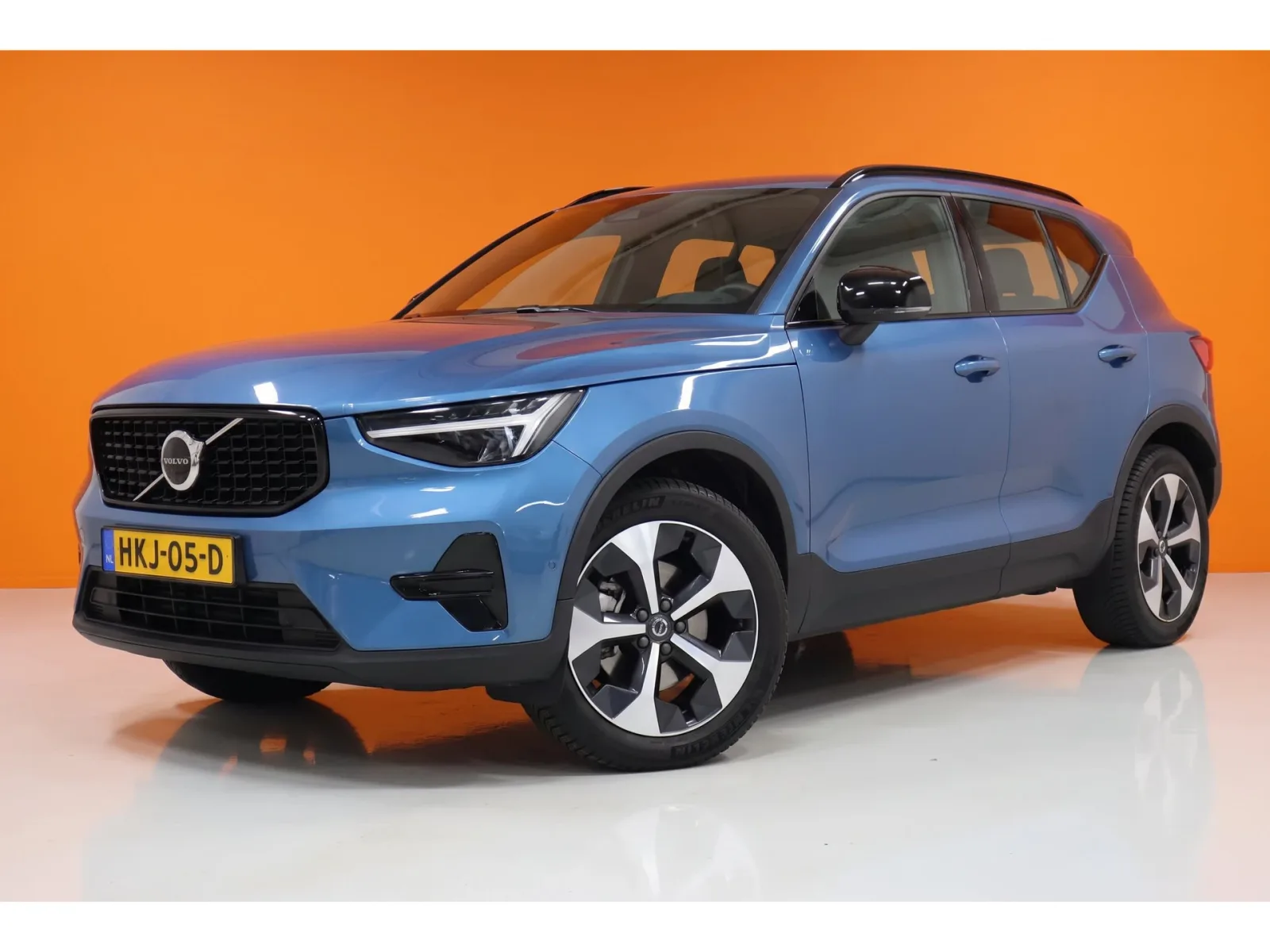 Volvo XC40 (2025) — foto 1
