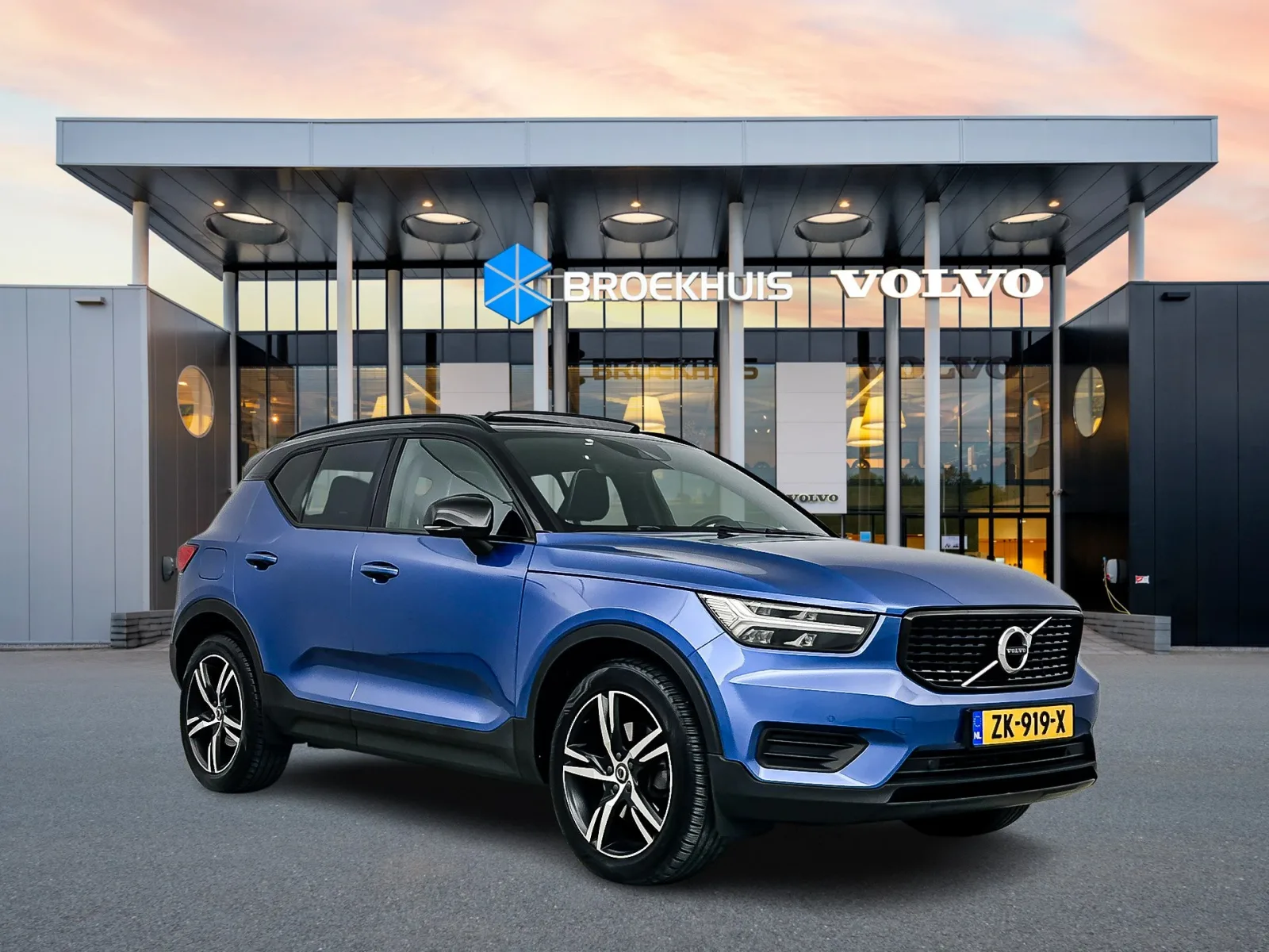 Volvo XC40 (2019) — foto 1