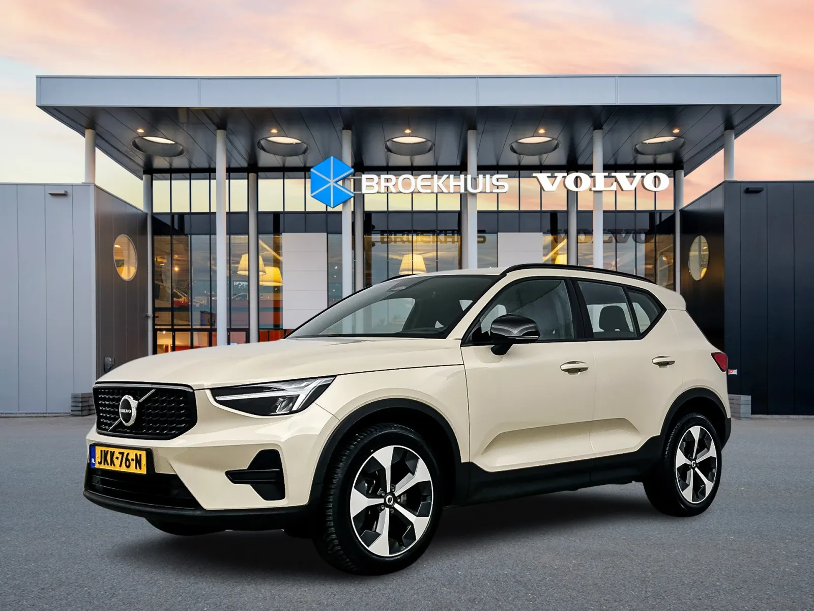 Volvo XC40 (2025) — foto 1