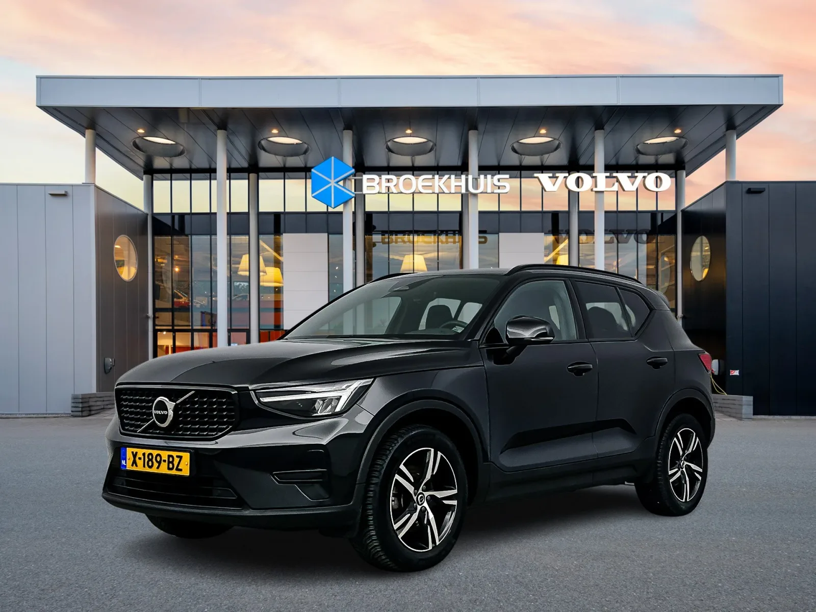 Volvo XC40 (2023) — foto 1