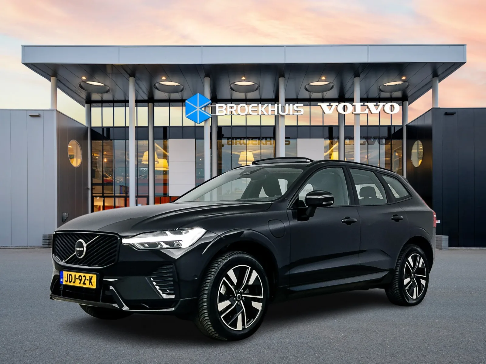 Volvo XC60 (2025) — foto 1