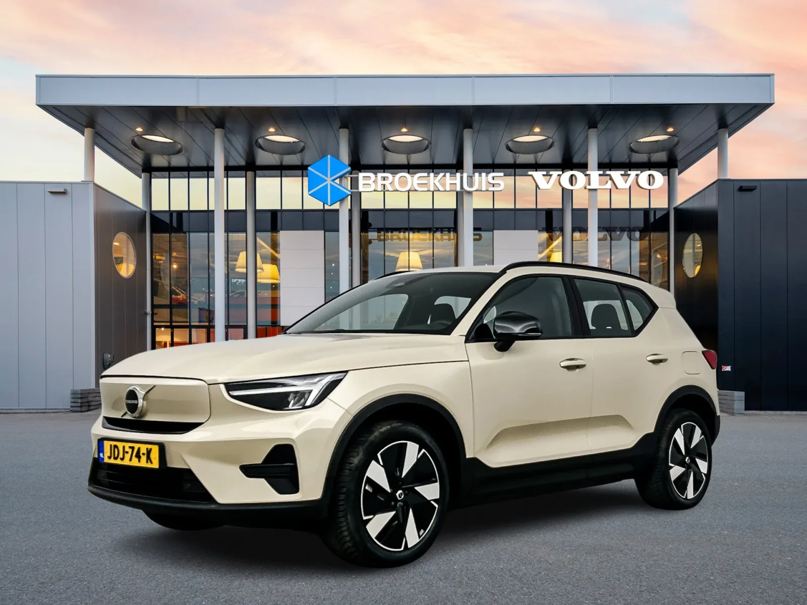 Volvo EX40 (2025) — foto 1