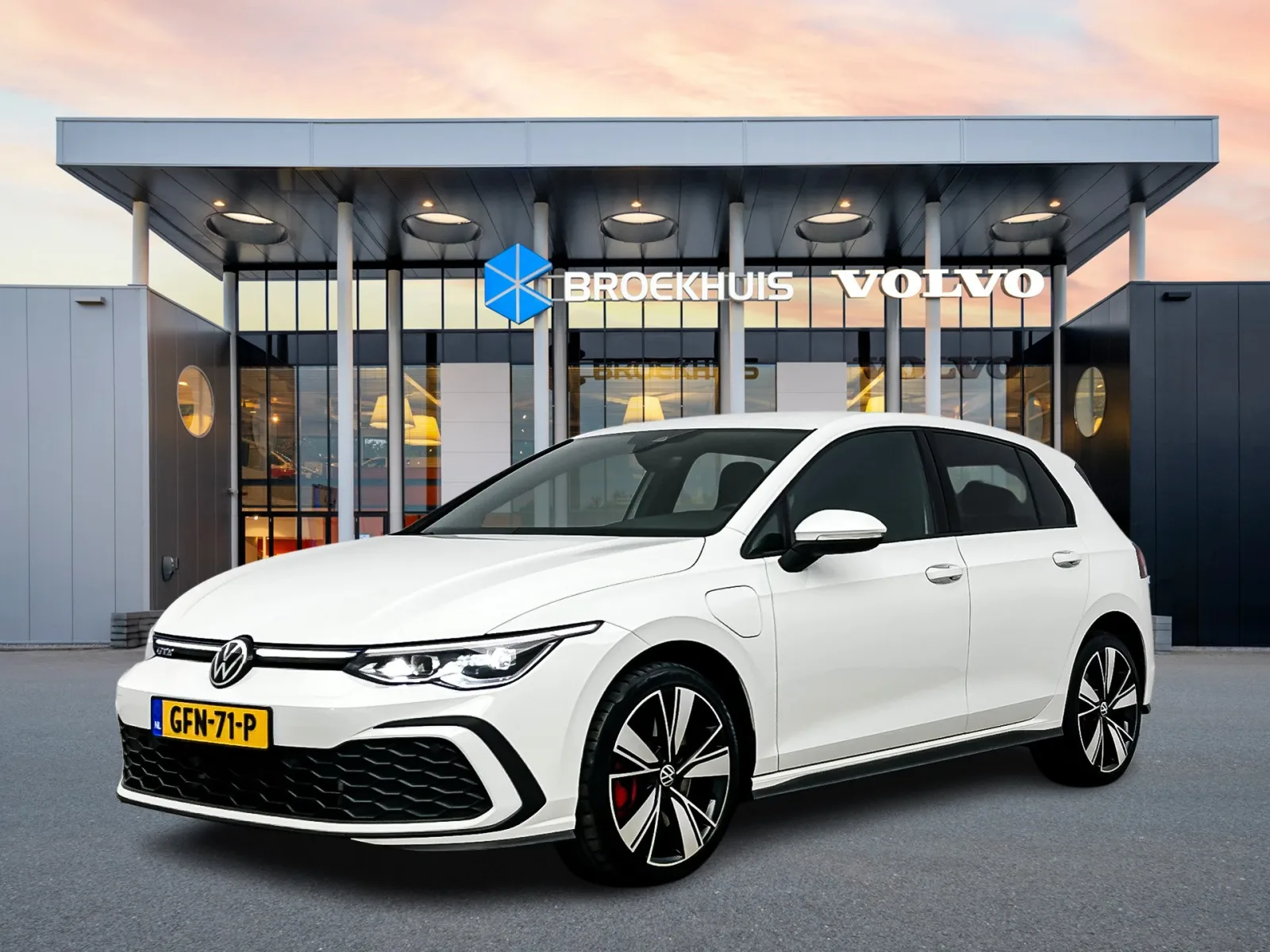 Volkswagen Golf (2021) — foto 1