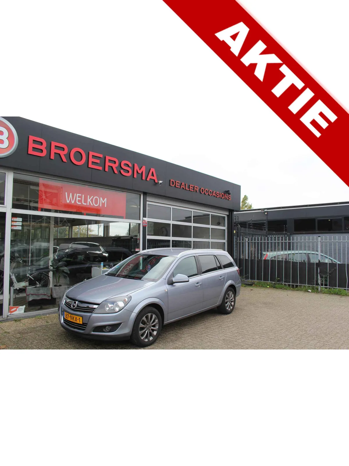 Opel Astra (2010) — foto 1