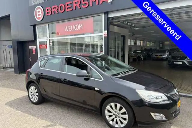 Opel Astra (2011)