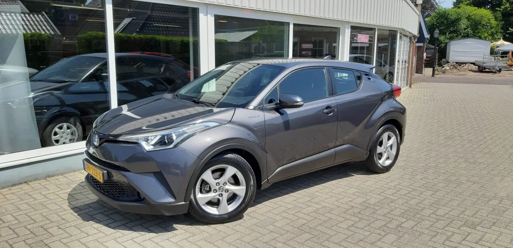 Toyota C-HR (2017) — foto 1