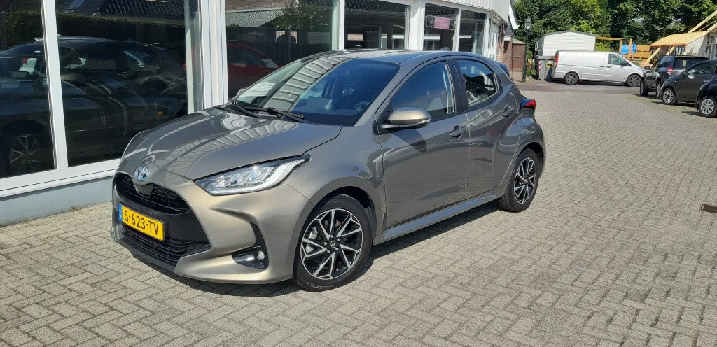 Toyota Yaris (2023) — foto 1