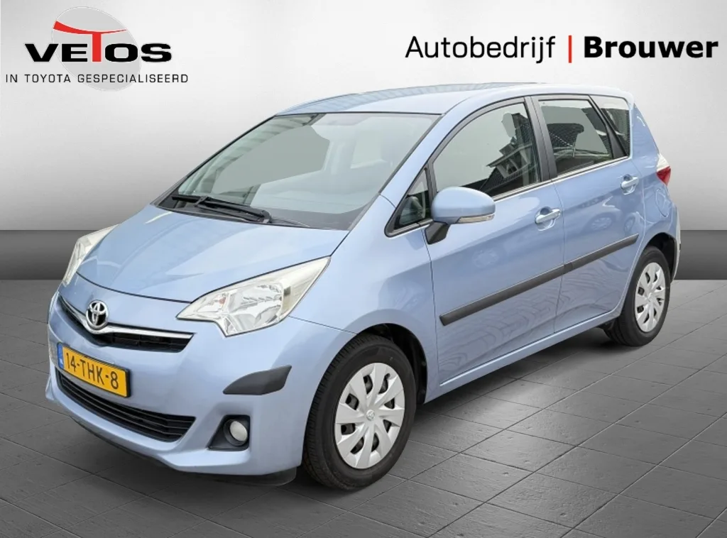 Toyota Verso-S (2012) — foto 1