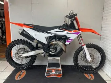 KTM 450 SX-F (2024) — foto 1