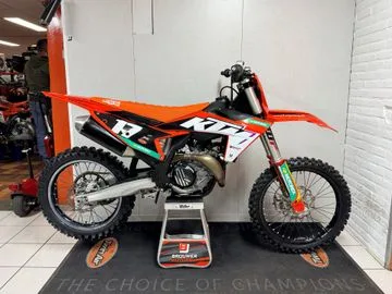 KTM 450 SX-F (2023) — foto 1