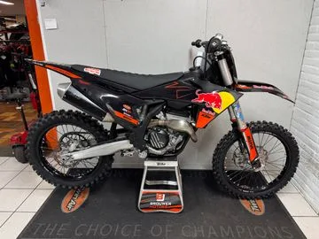 KTM 250 SX-F (2023) — foto 1