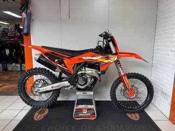 KTM 250 SX-F (2025) — foto 1