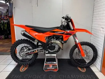 KTM 450 SX-F (2025) — foto 1