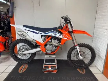 KTM 350 SX F (2022) — foto 1