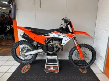 KTM 350 SX F (2023) — foto 1