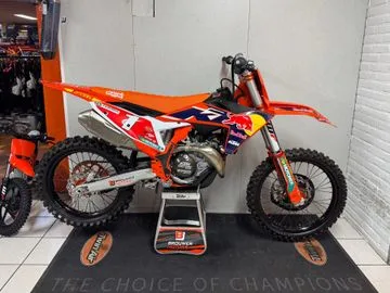 KTM 450 SX-F Factory Edition (2022) — foto 1