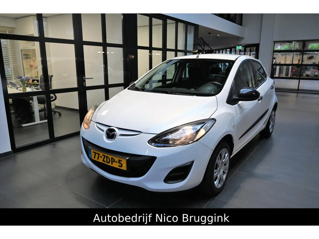 Mazda 2 (2012) — foto 1