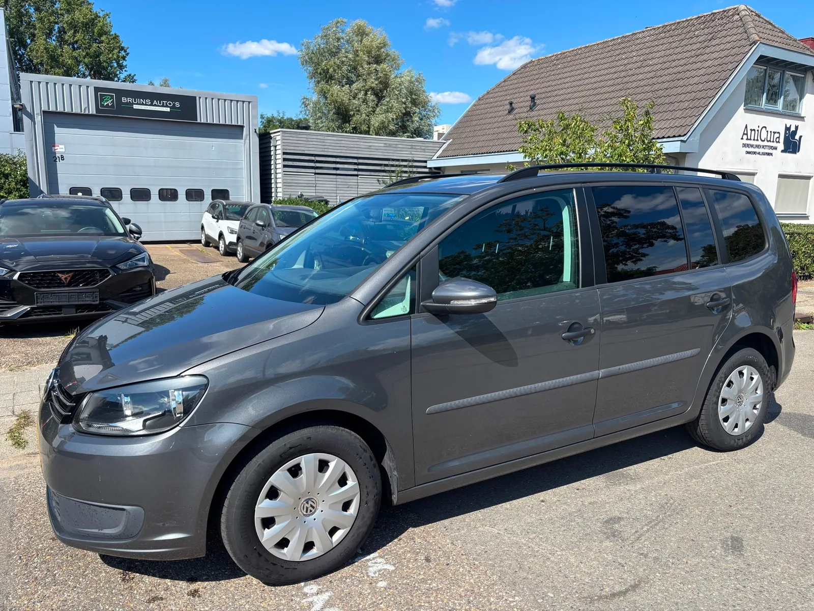 Volkswagen Touran (2012) — foto 1