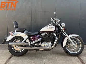 Honda VT 1100 (1996) — foto 1