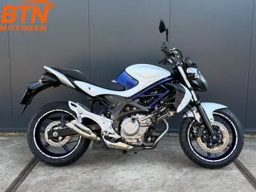 Suzuki SFV 650 Gladius (2012) — foto 1