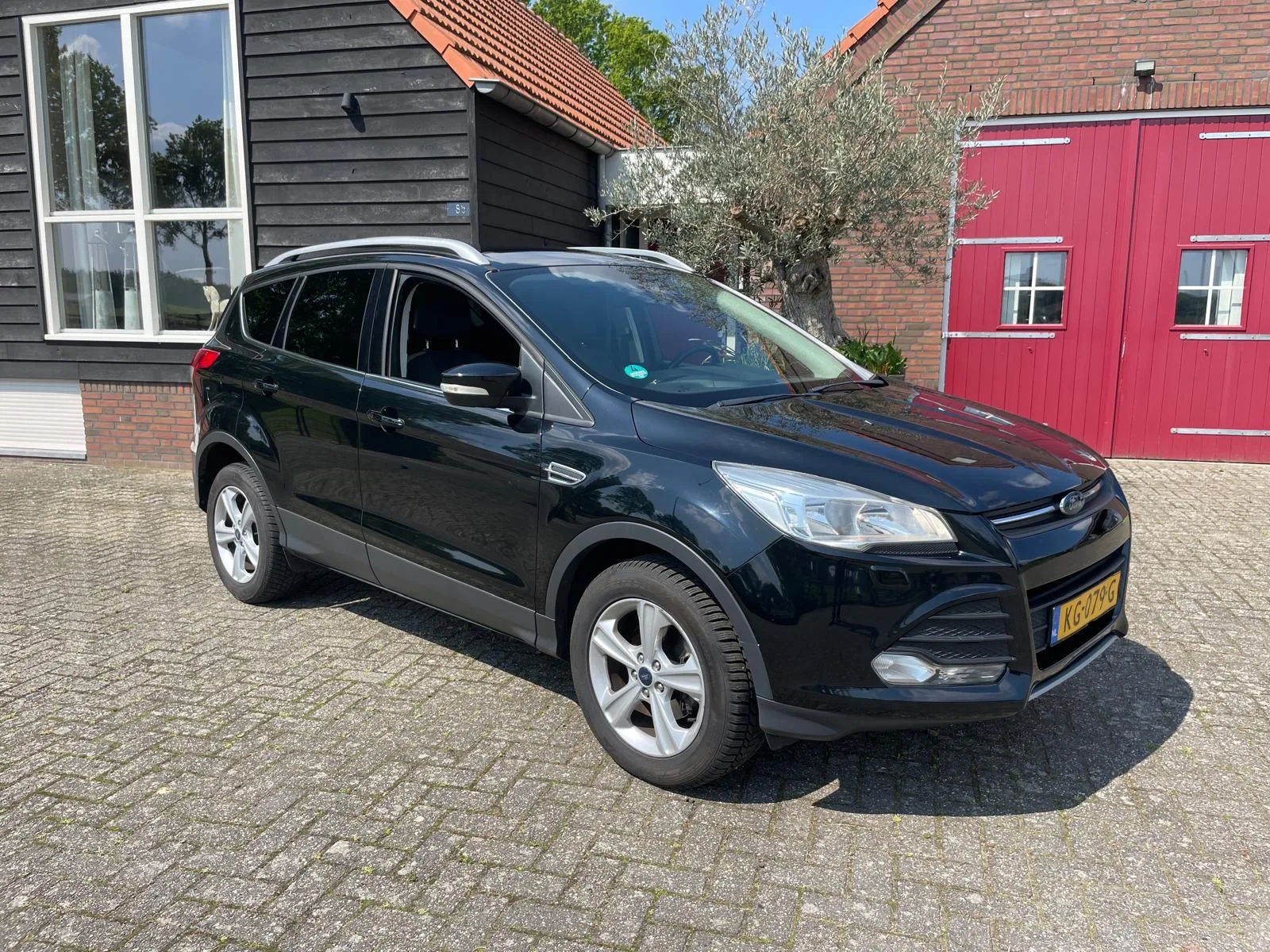 Ford Kuga (2016) — foto 1