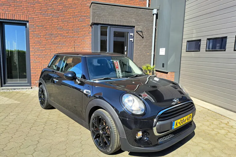 MINI One (2015)