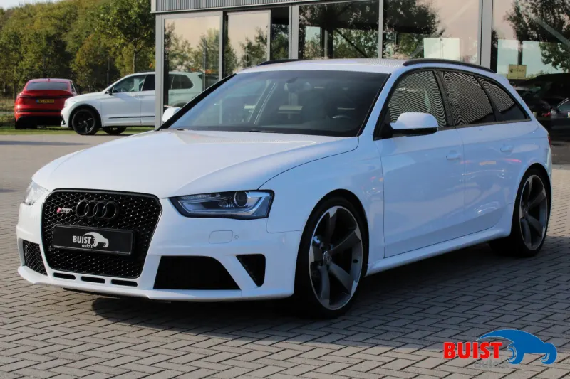 Audi RS4 (0)