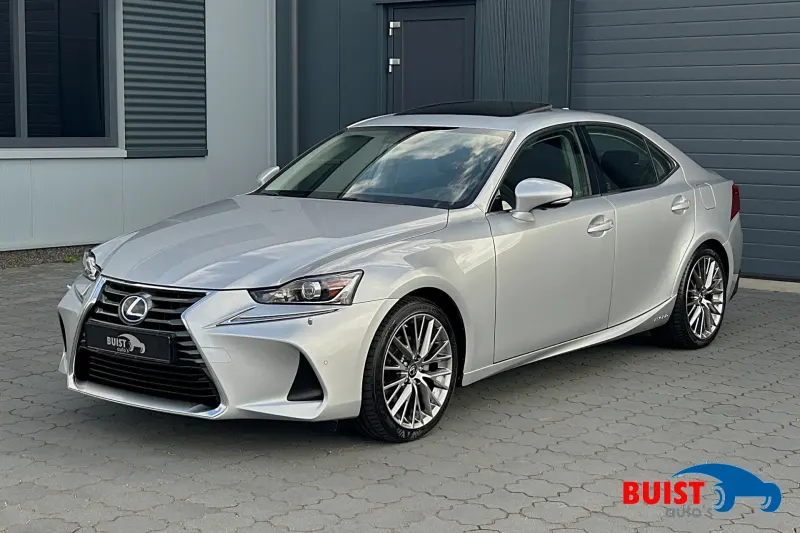 Lexus IS (2020)