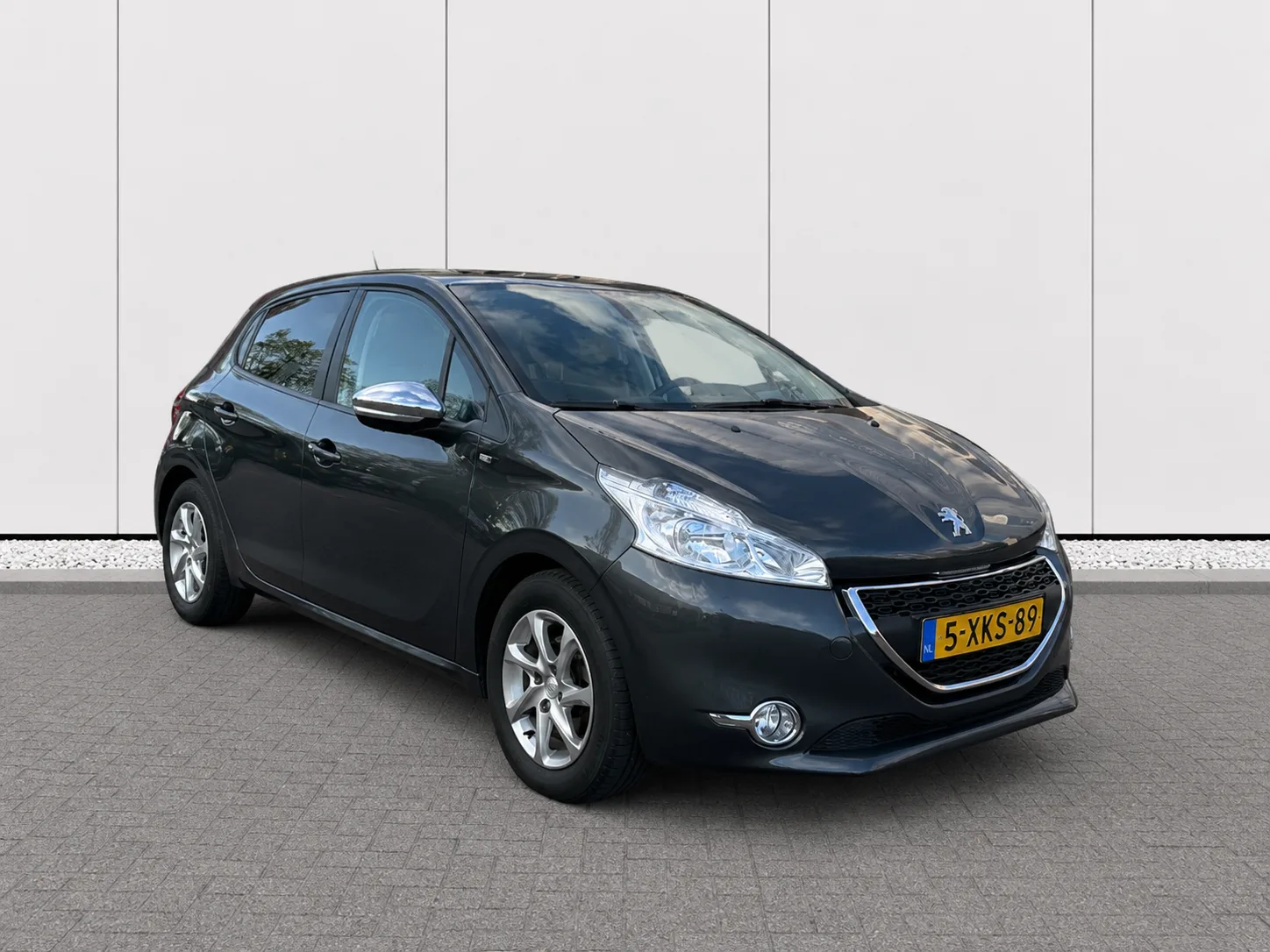 Peugeot 208 (2014) — foto 1