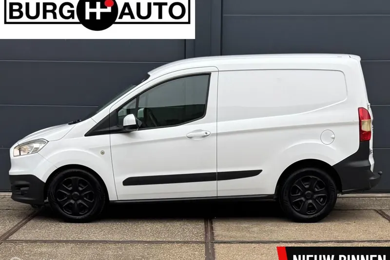 Ford Transit Courier (2015)
