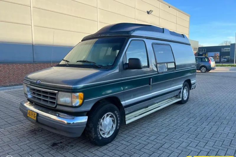 Ford E150 (1995)