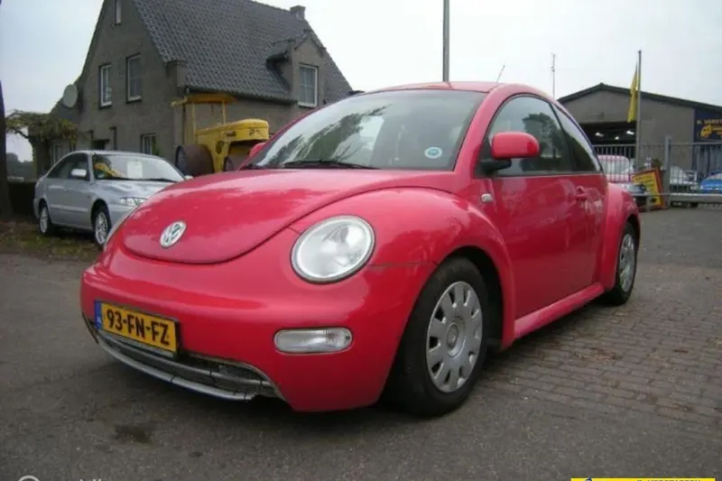 Volkswagen New Beetle (2000)