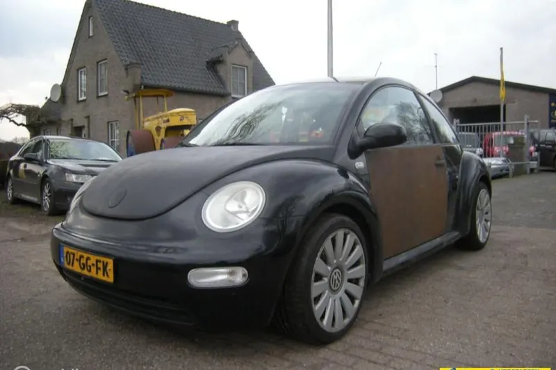 Volkswagen New Beetle (2000)